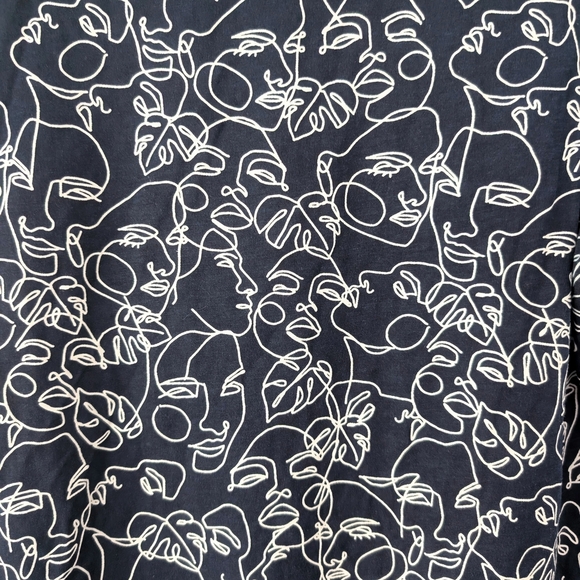Simons Contemporaine Women's Organic Cotton Faces/Floral Navy T-shirt ~ Large - Picture 6 of 7